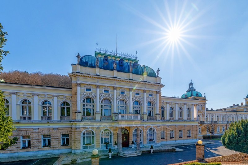 Pohled na Společenský dům v Mariánských Lázních